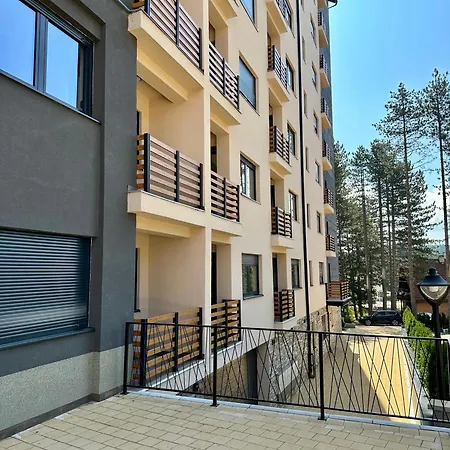 Apartment Gold